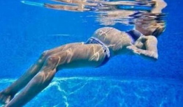 水中生孩子视频,见证生命诞生的独特瞬间