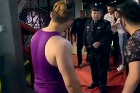 女生夹腿视频,揭秘女生夹腿视频背后的心理奥秘