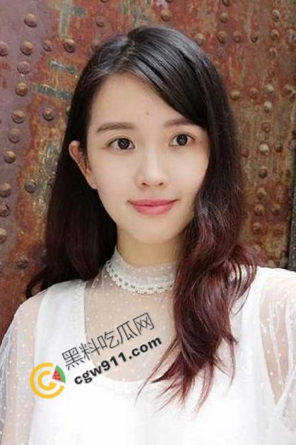 海角大神姐弟乱伦！姐姐收拾房间，弟弟的硬肉棒对着肥美的翘臀疯狂输出，姐姐潮喷不止！-3