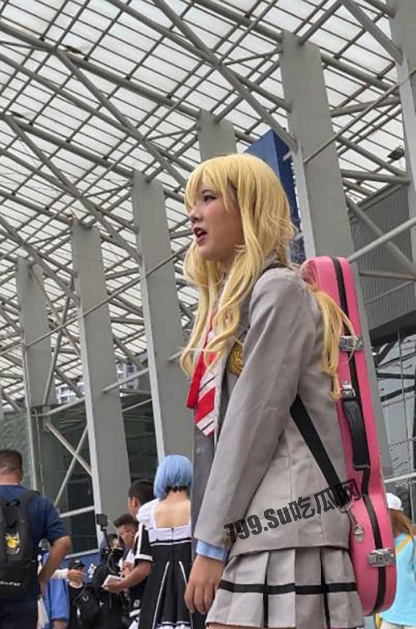 重磅热瓜！B 站知名百万粉丝 UP 主【落九川】逛漫展被偷拍裙底-4