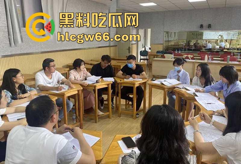 昆明先锋小学老师【缪青颖】知三当三性爱视频被曝 先进女教师竟是淫骚母狗!-4