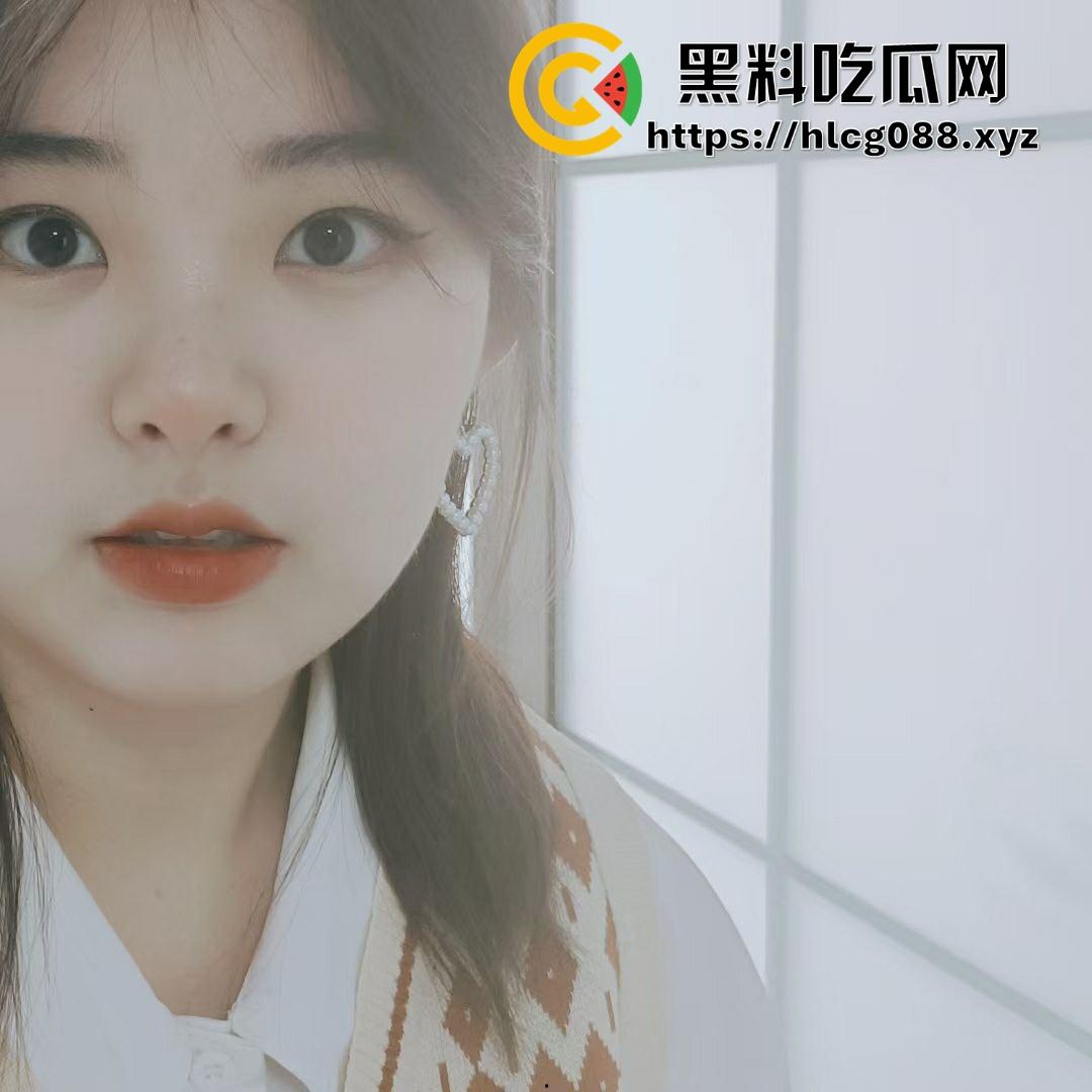 阜阳小骚狗反差烂货【张涵余】嫩脸勾人，背地里逼洞被男人捣烂，男友连毛都没碰过！-3