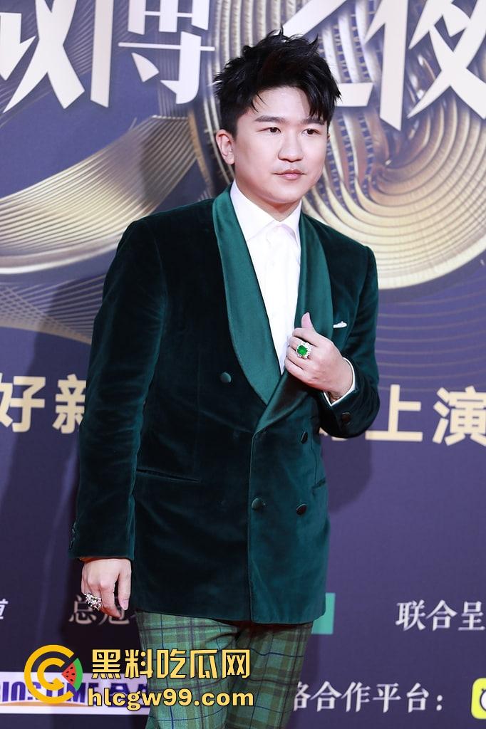 抖音黄毛毛自爆，6000万粉丝顶流男艺人『张大大』酒店暴打女编剧，2小时枕头玻璃杯狂砸，逼她下跪道歉！-19