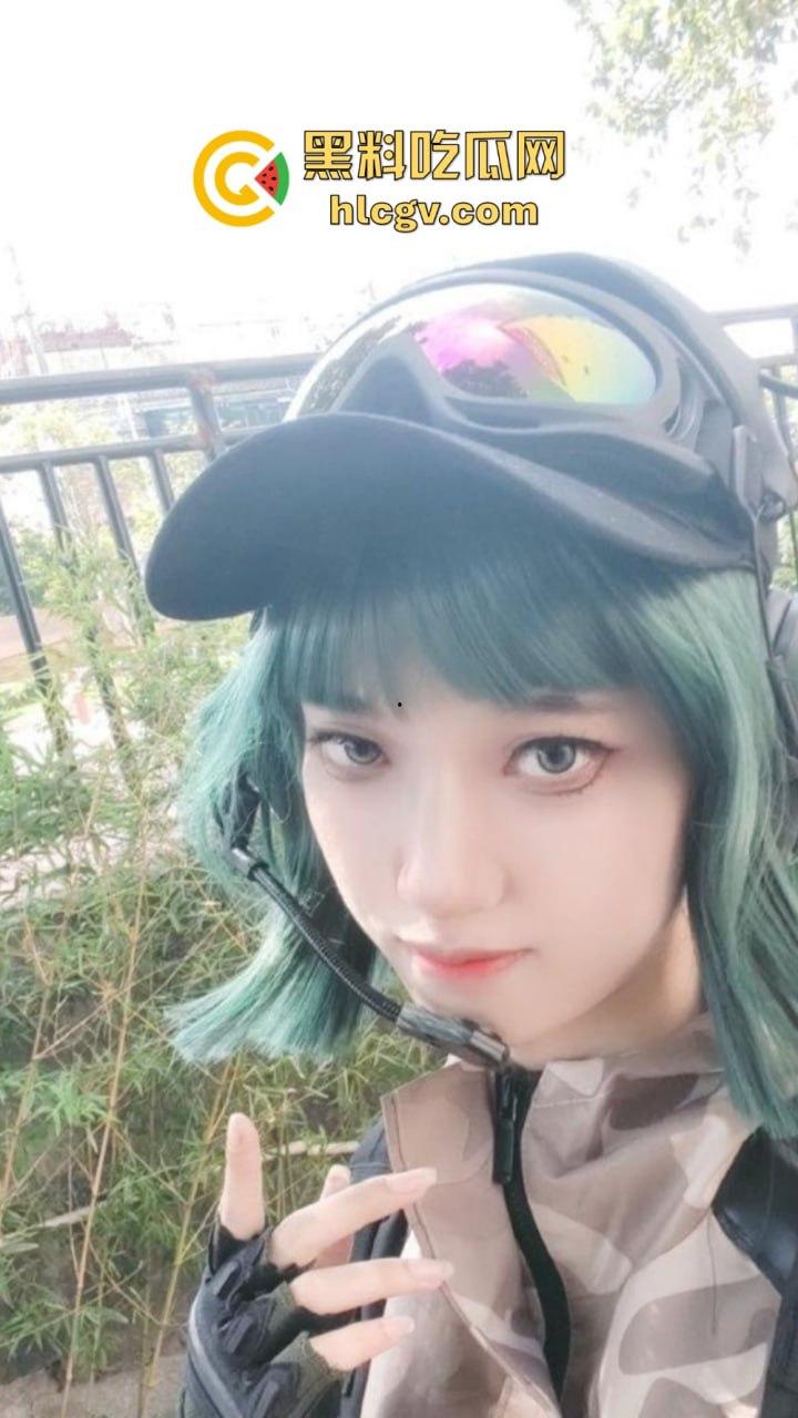 广州动漫星城厕所门事件，TScoser『鹅宝不是鹅』免费提供屁眼享受，男厕排队操！-8