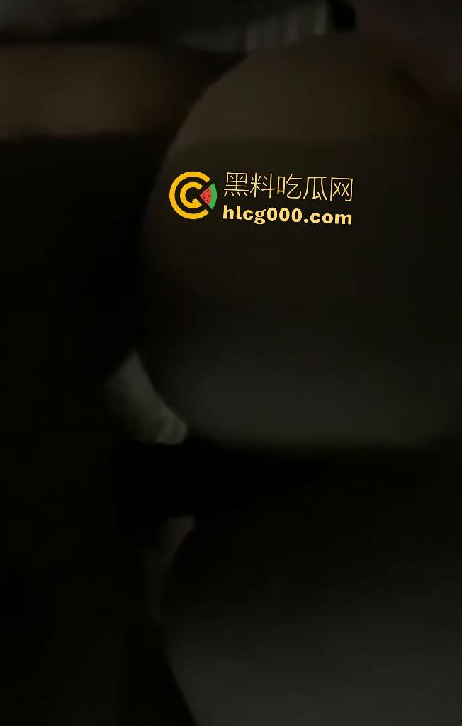 深圳宝安小学女教师【秦新钰】被教导主任迷奸，拉到教师宿舍就是一顿猛操，后入内射完全没知觉！-6